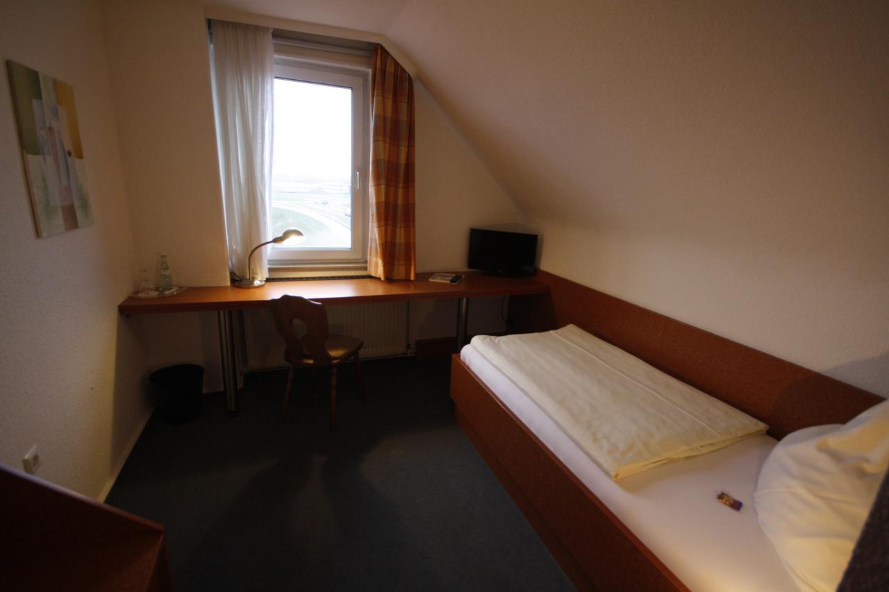 Hotel-Gaststatte Mutter Buermann Hemmingen  Exterior photo